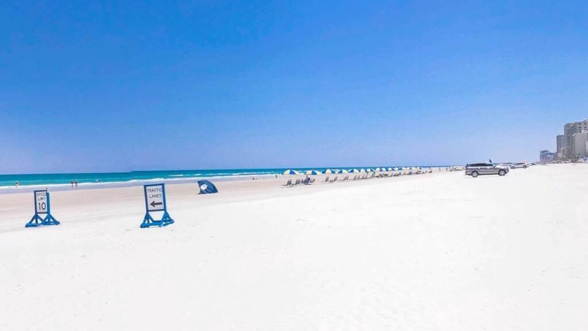 Waters Edge House | Daytona beach area Vacation Pool/ Golf course home/ 15 minutes to the beach.