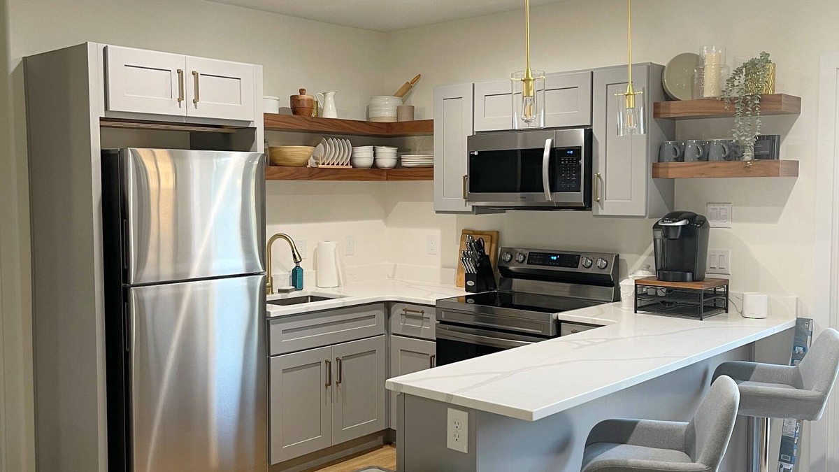 Rio Vista Cottage | Daytona Beach Centrally Located Guesthouse- 8 mins to beach