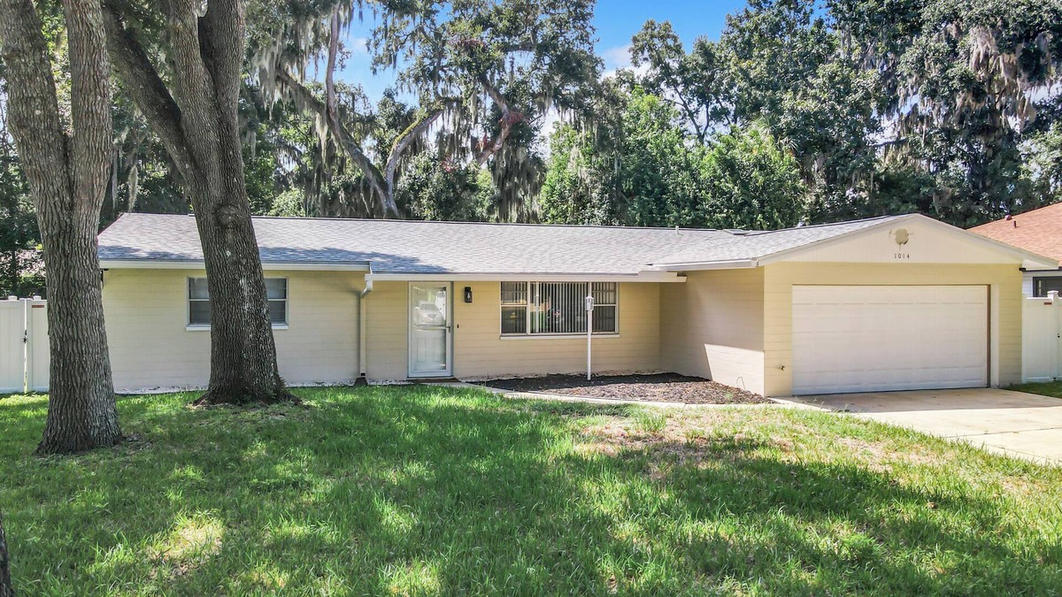 Holly Hill House | Daytona's Perfect 10