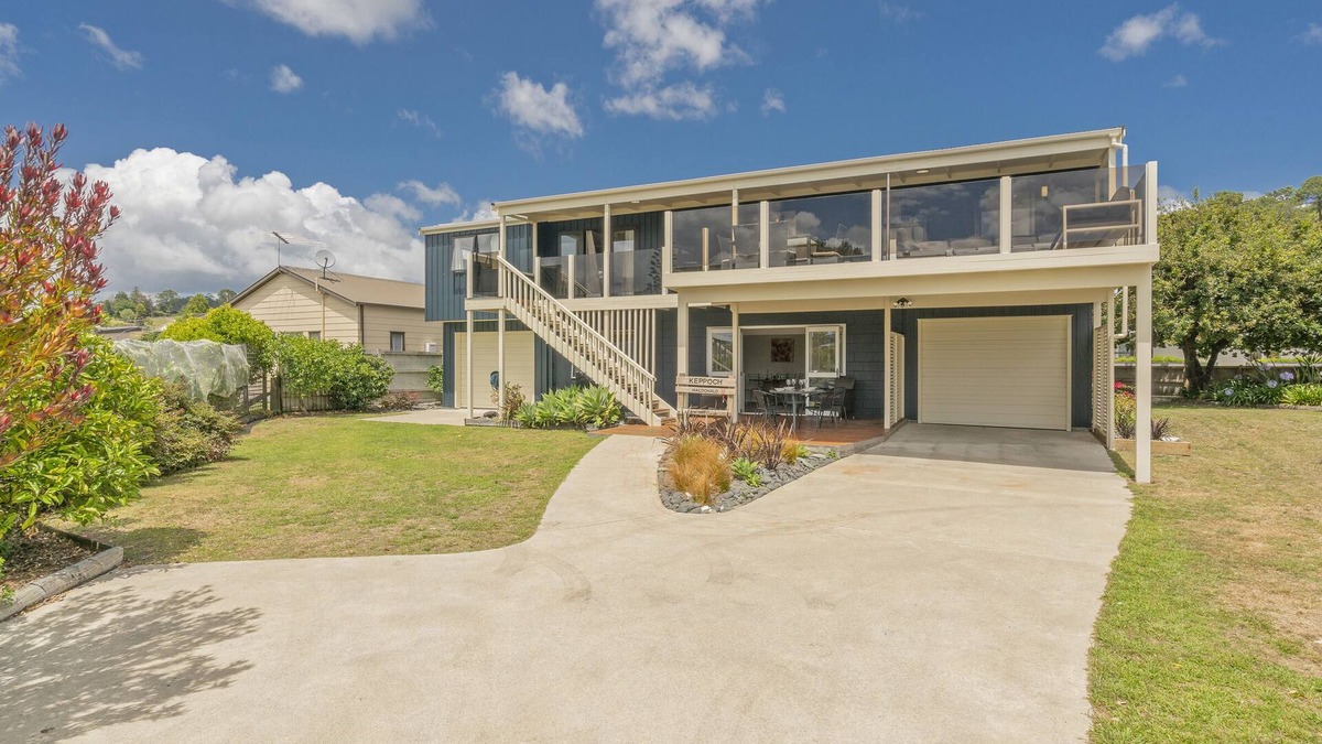 Cooks Beach House | Daze Away - Cooks Beach Holiday Home