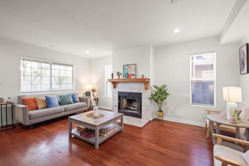 Lucerne - Higuera Villa | Dazzling 4BR Near Amazon Studios Venice Beach