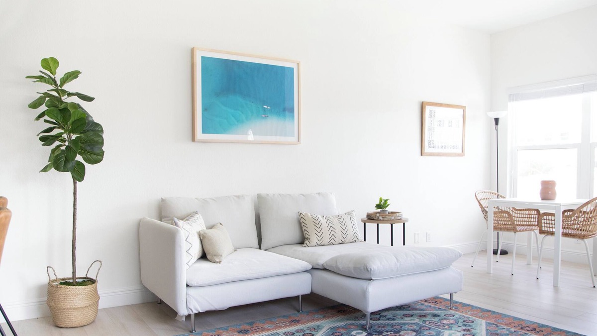 Windsor Park Apartment | Dazzling Apartment Minutes Walk from the Beach and Local Shops