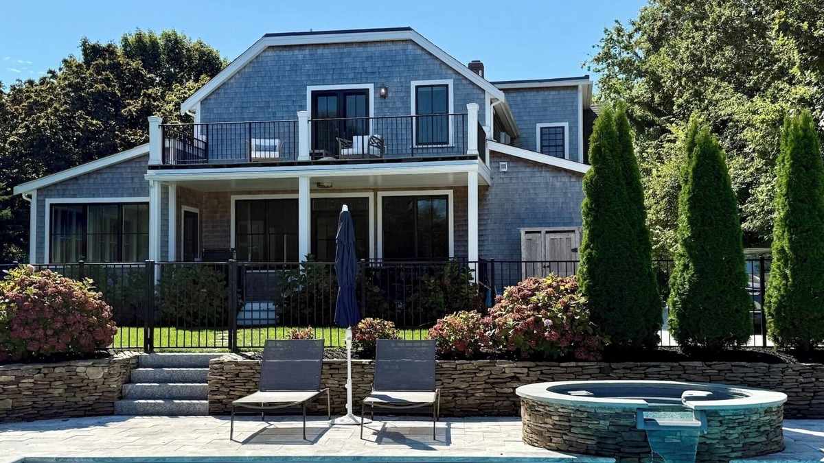 East Dennis House | Dazzling High End Home with Heated Pool, Spa and Guest House RPAM013