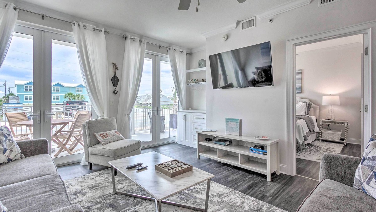 Mexico Beach Condo | Dazzling Mexico Beach Condo - Walk to the Beach!