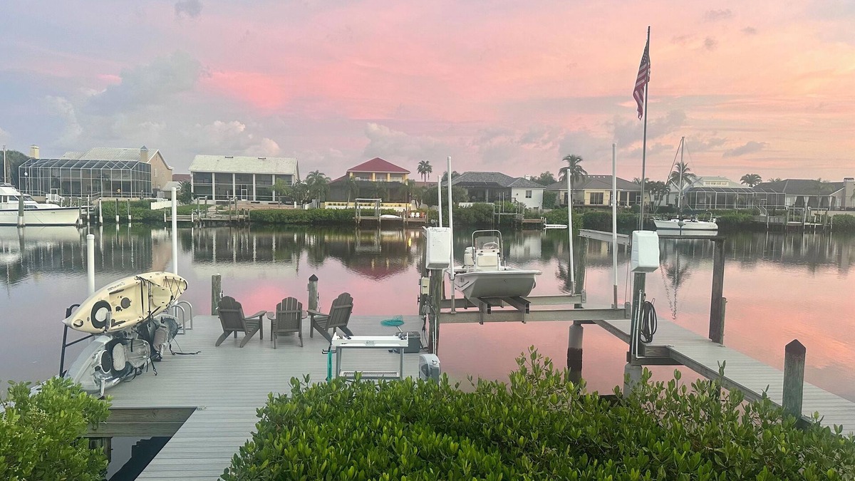 Apollo Beach House | Dazzling waterfront home with HEATED saltwater pool in Tampa Bay