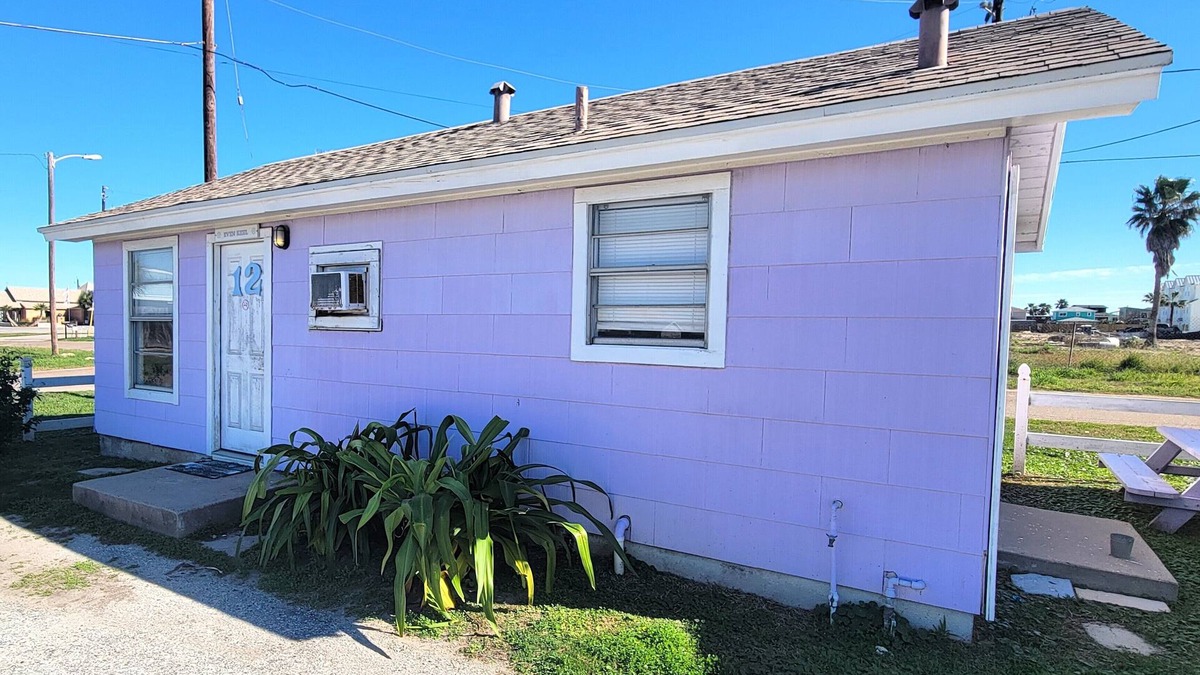 Old Town Cottage | DB 12-Even Keel, 2 BR, 1 Bath Cottage with Kitchenette, Walk to Beach, Dogs OK!