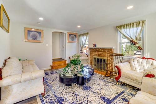 Wheaton-Glenmont House | DC Area Home 1 Mi to Light Rail!