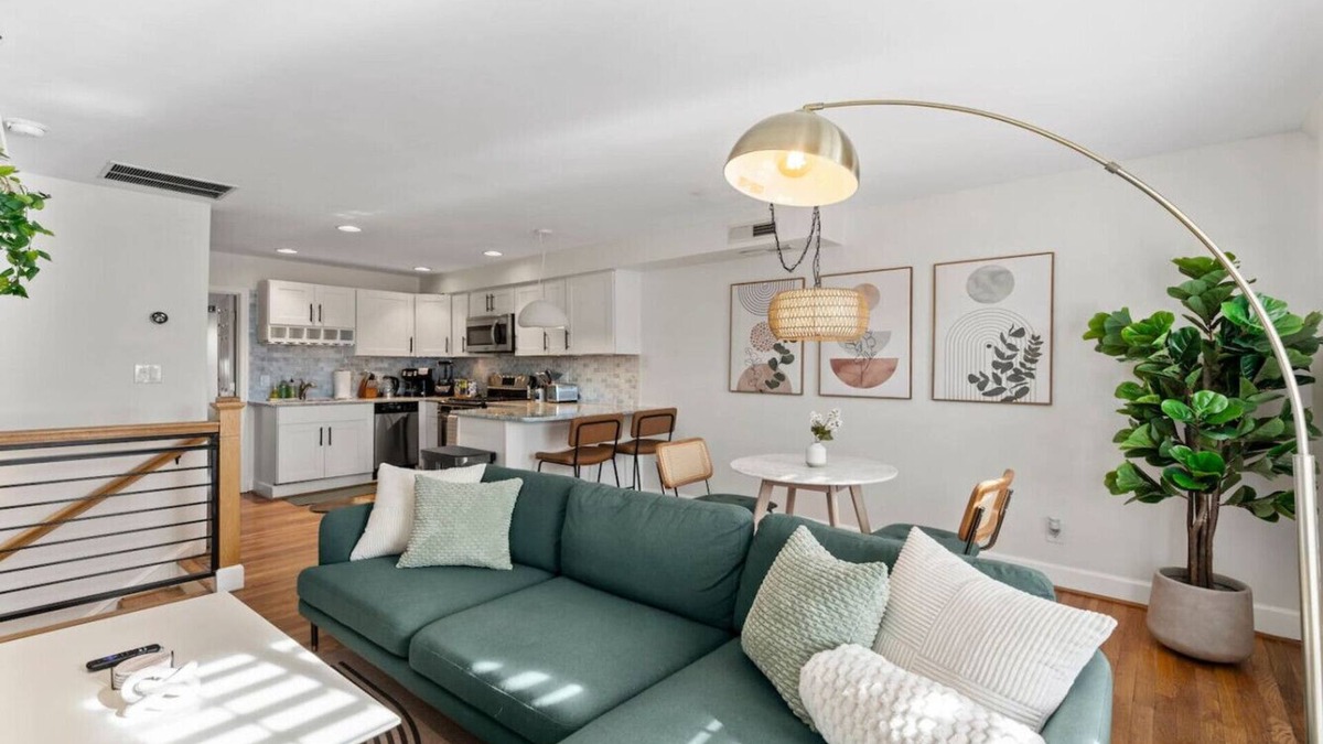 Shaw House | DC Boho Loft | Top Floor Cozy 1BR/1BA by DCottage