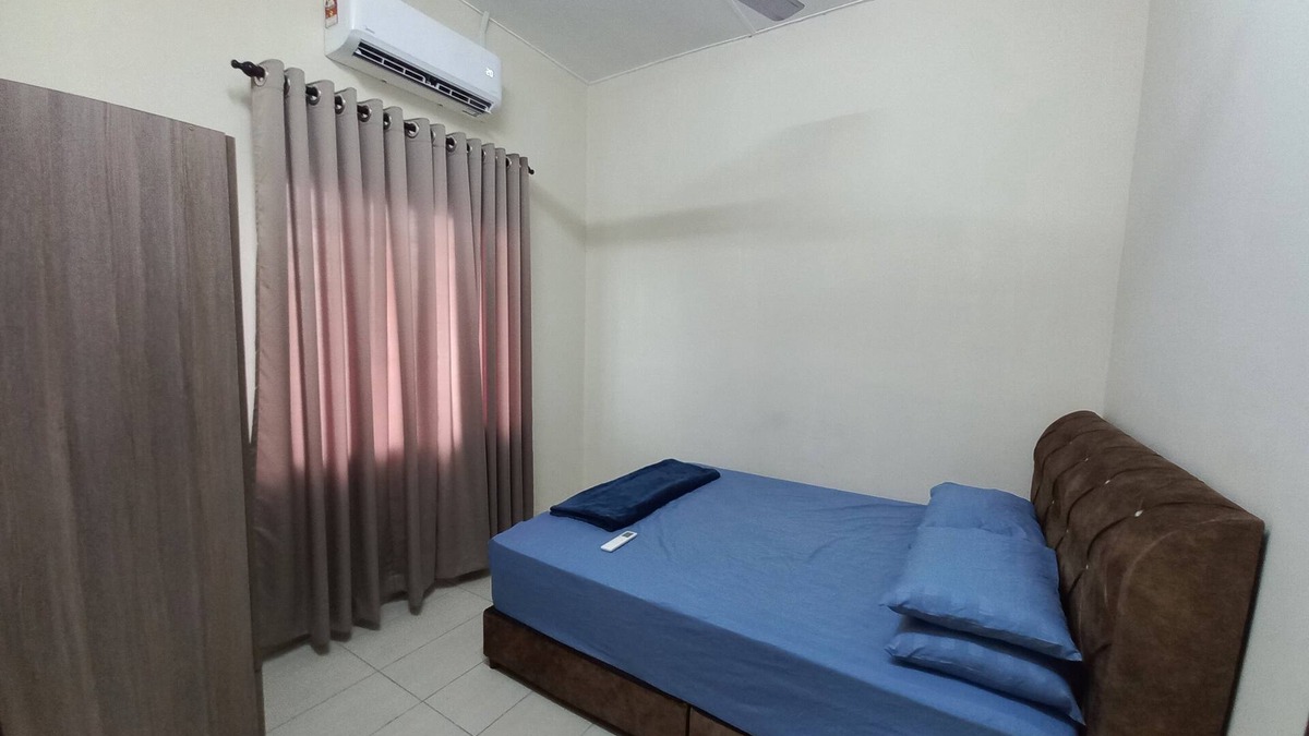 Shah Alam House | DC Garden Homestay 6 with Netflix, WiFi & Private Balcony in Shah Alam