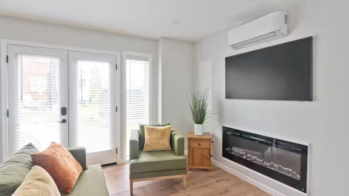 Northwest Cottage | DC Garden House - Bright & Modern 4-Person Unit near Metro