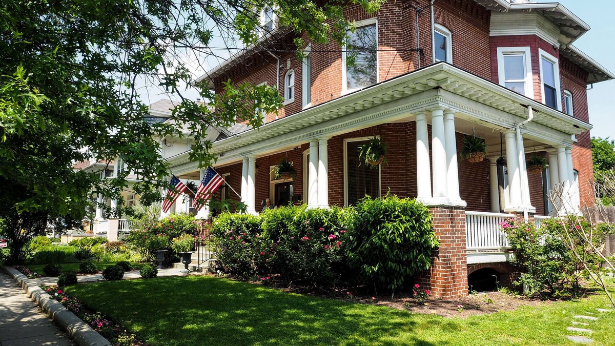 16th Street Heights House | DC Gem 10 Bedrooms/9.5 Baths! Short Stays Available Too!