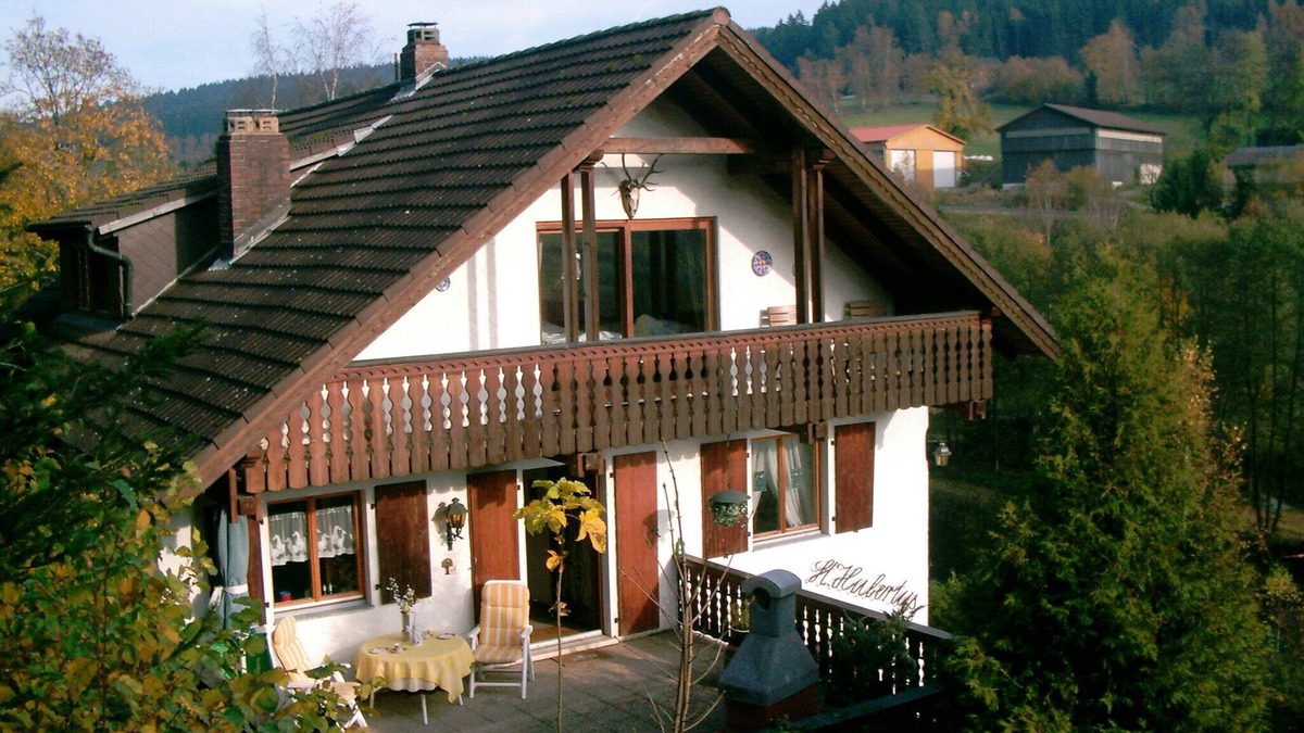 Bad Berneck im Fichtelgebirge Apartment | Apartment 'Sankt Hubertus' with Private Terrace, Balcony and Wi-Fi
