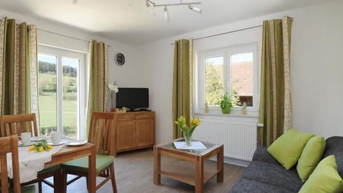 Staffelstein Apartment | Gemütliche Ferienwohnung (49qm) mit französischem Balkon