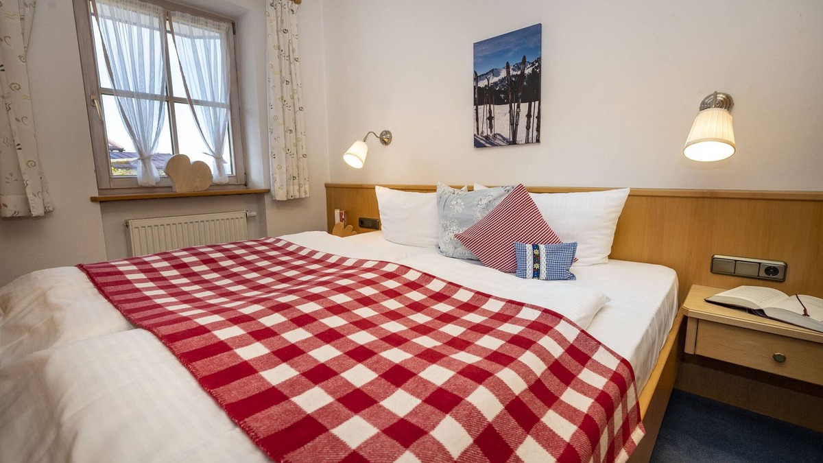 Balderschwang Apartment | Beautiful feel-good apartment Bergwiese 35sqm, south-facing balcony/terrace, Allgäu, dogs allowed