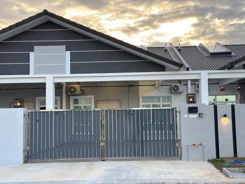 Kluang House | De Home Kluang Homestay