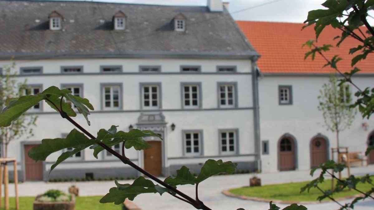 Feilsdorf Bed & Breakfast | De La Fontaine Manor House - Bear Suite