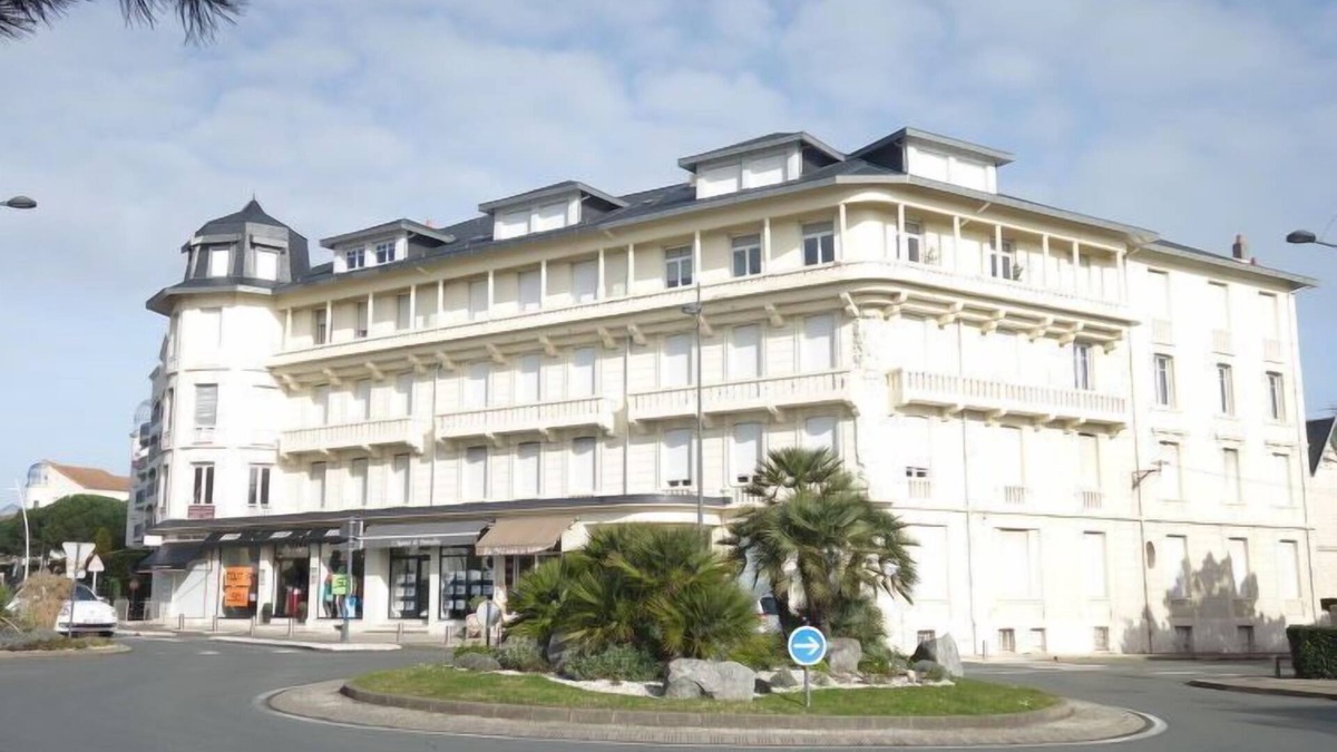 Pontaillac Apartment | de la Plage et d'Angleterre by Interhome