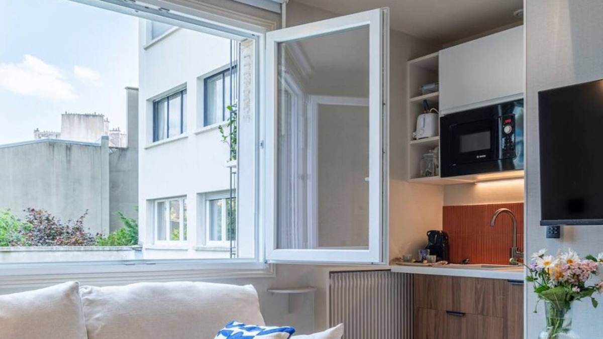 Notre-Dame-des-Champs Apartment | De Montescal - Cozy Center Studio A/C