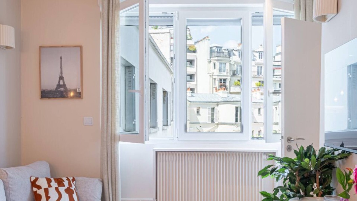 Notre-Dame-des-Champs Apartment | De Montescal - Spacious A/C & Hot tub