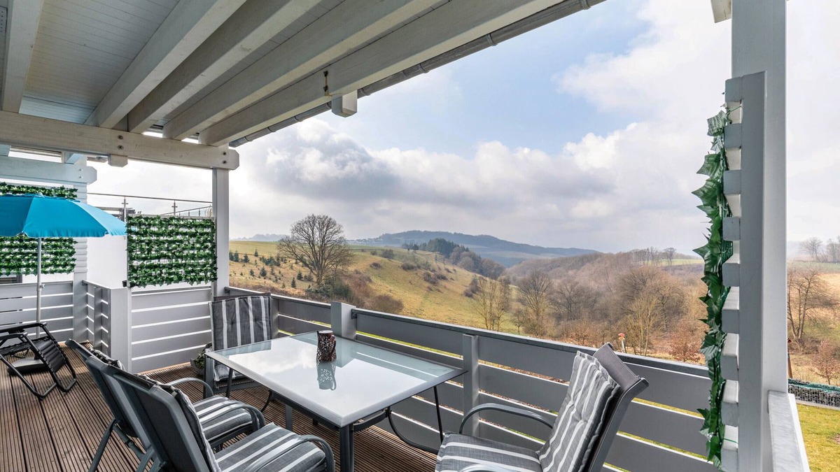 Sankt Katharinen Apartment | Apartment 'Mit Aussicht' with Private Terrace, Shared Garden and Wi-Fi