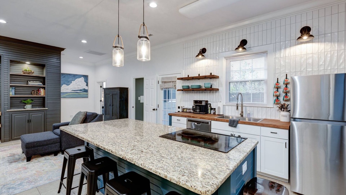 Winston - Salem House | Deacon Stays: The Cottage - Walk to WFU