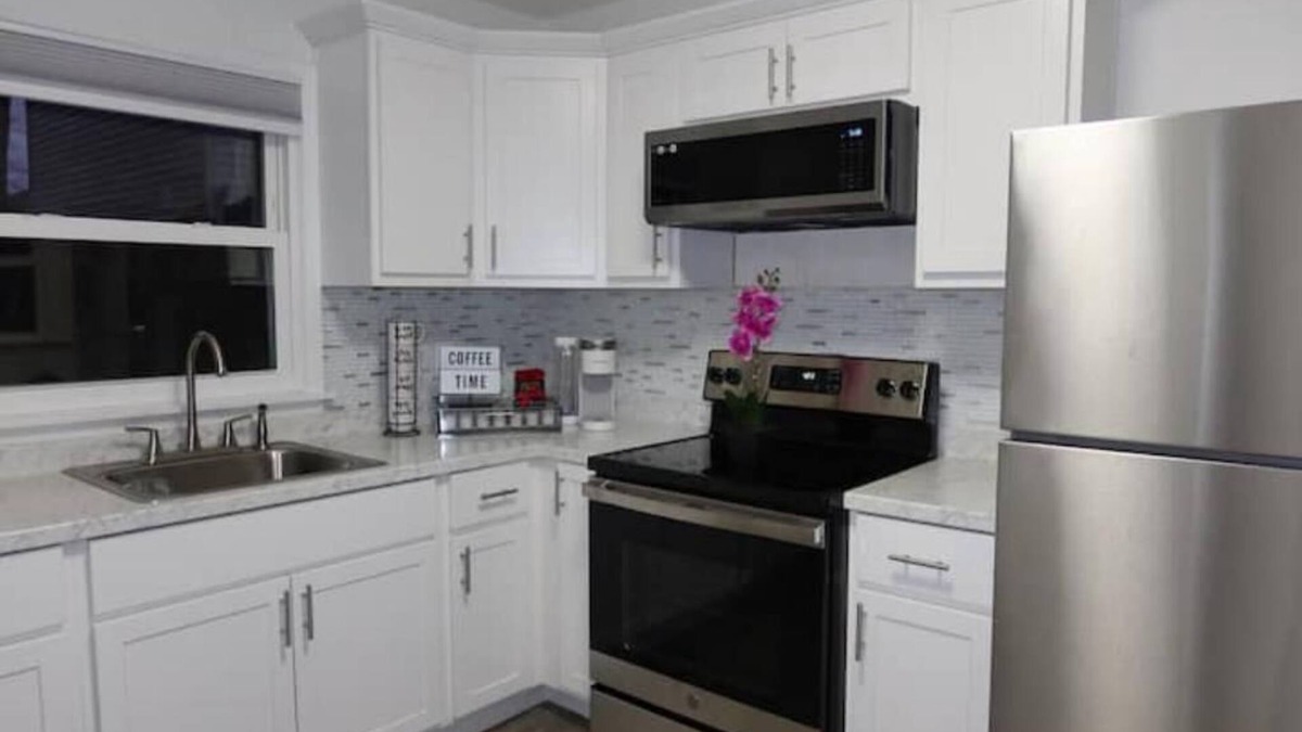 Newtonville Apartment | Dead end street apt in Colonie