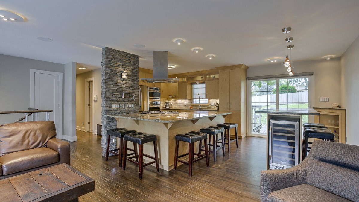 West Omaha House | DEAL! NINO'S CAFE EXECUTIVE SUITE-CHEF'S KITCHEN, AMAZING LOCATION & COZY