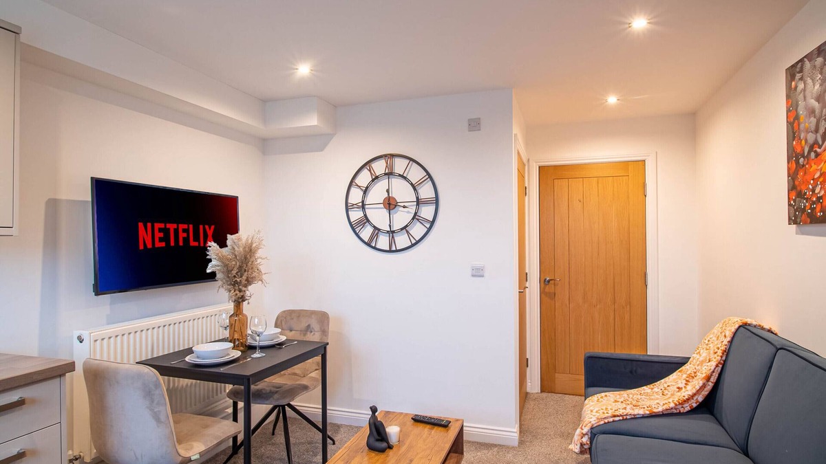 Kirkheaton Apartment | DealHouse 1 Bedroom Spiral Stairs & Shower