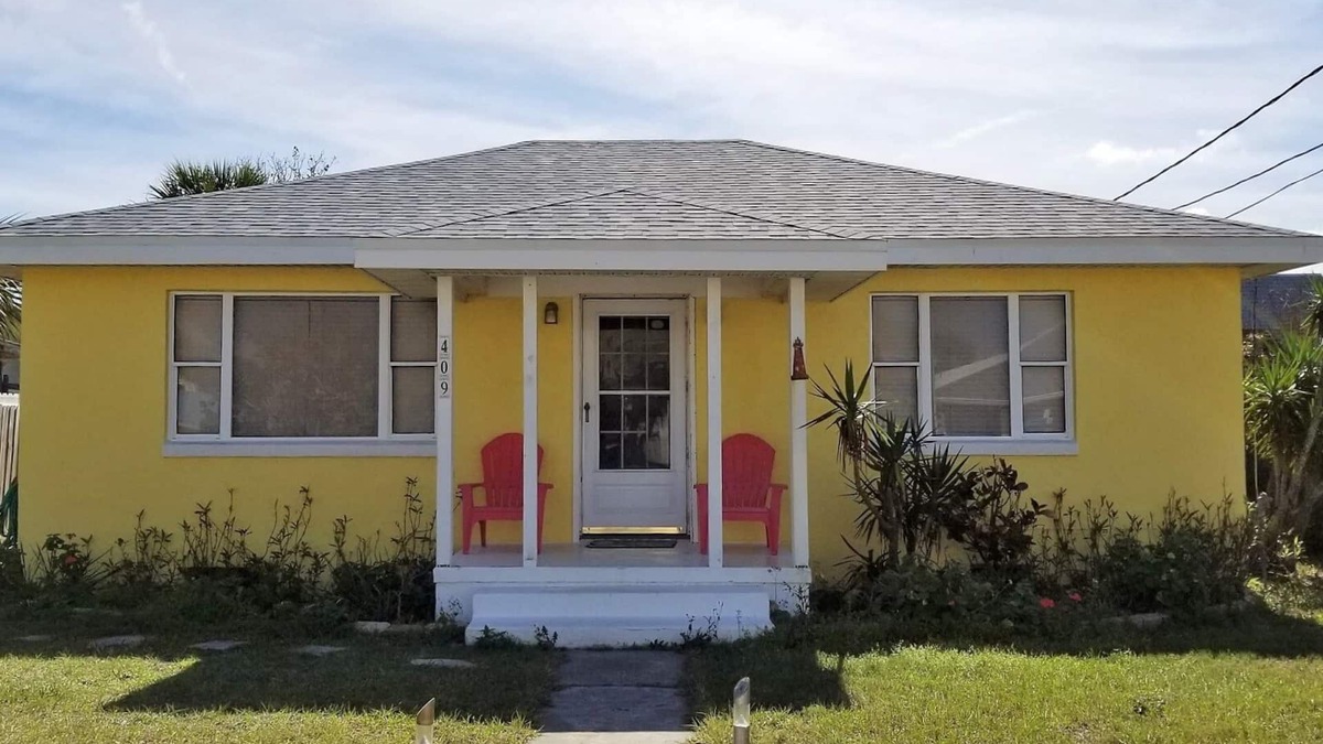 New Smyrna Beach House | <:>< DEALS NEW SMYRNA BEACH 1 MIN. WALK TO OCEAN &FLAGLER -RESTS, SHOPS