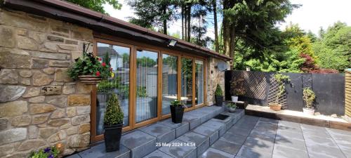 Wilpshire Apartment | Dean Clough Lodge - Contemporary self contained studio