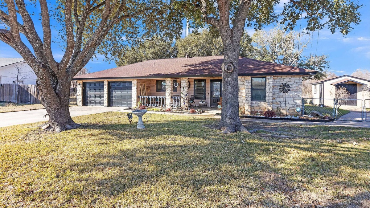 Georgetown House | Dean's Retreat in Georgetown | Spacious Yard