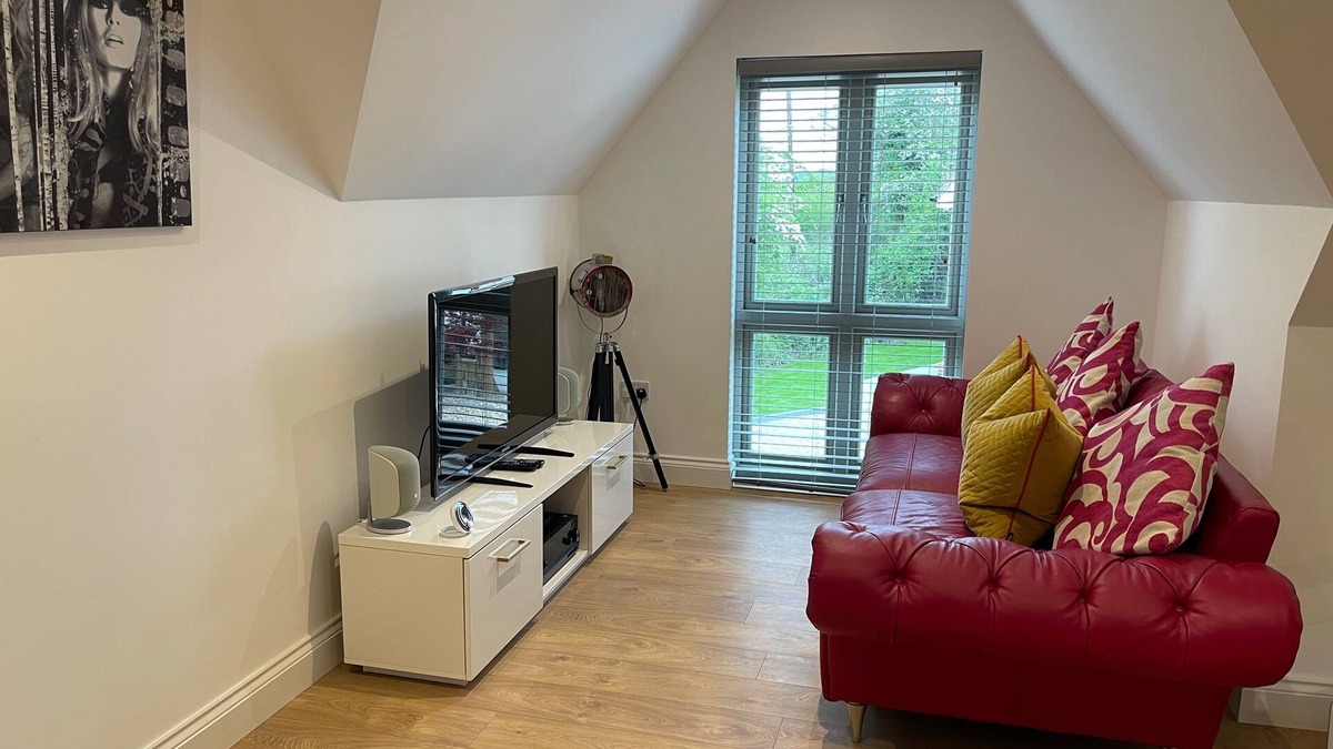 Howlett End Cottage | Debussys Guest House - 2 bed and 2 bathroom, near Saffron Walden