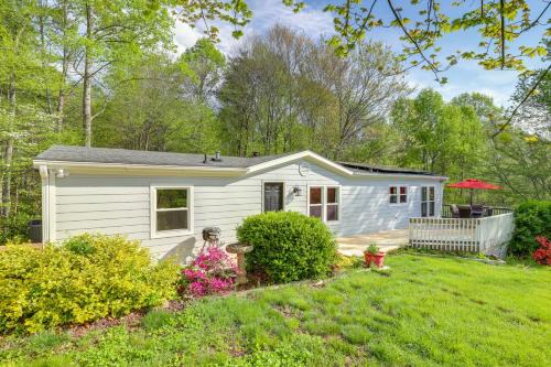 Fairview House | Deck and Views Secluded Retreat in Fairview!