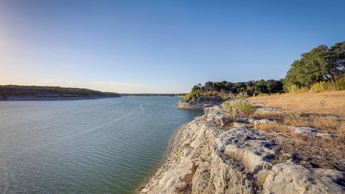 Temple House | Deck + Cliffside Belton Lake Views: Temple Retreat