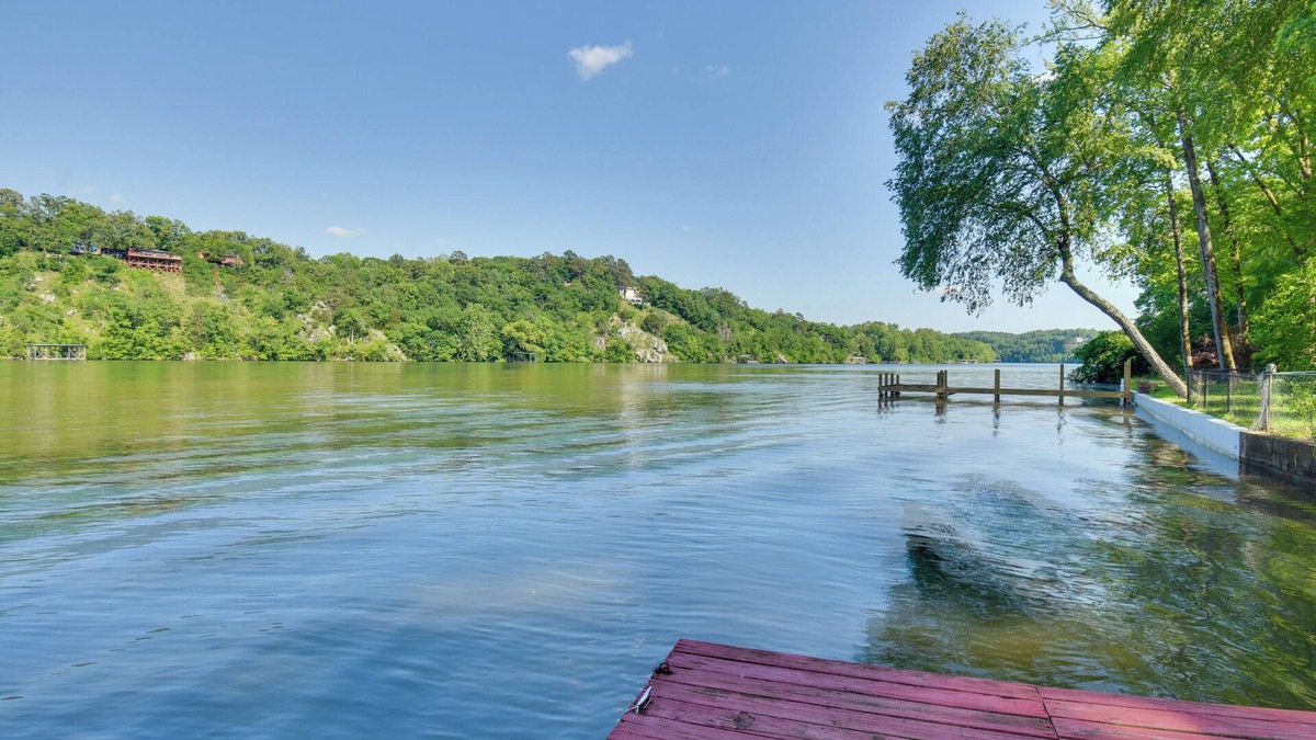 Jones Mills House | Deck, Dock & Resort Amenities: Home in Hot Springs