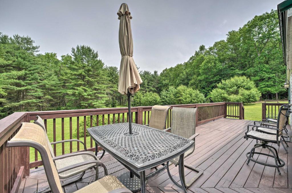 Benezette House | Deck, Fire Pit and Yard Mountain Escape!