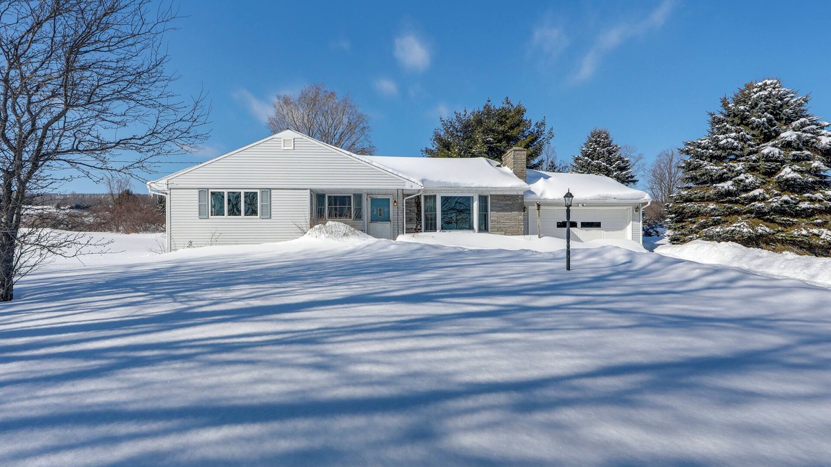 West Eaton House | Deck & Fire Pit: Cozy Escape in Morrisville!