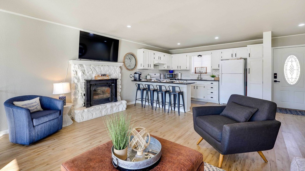 Jay House | Deck, Fire Pit & Grill: Lakefront Oklahoma Abode