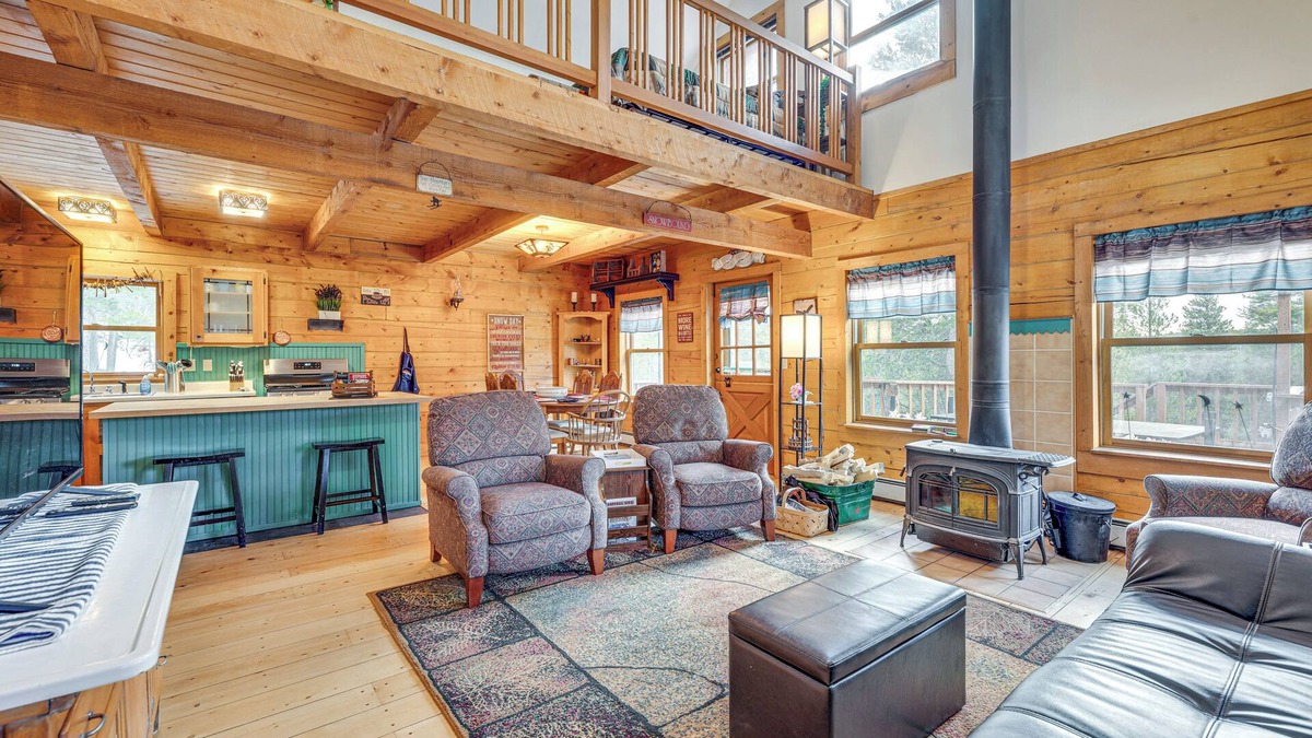 Black Hawk Cabin | Deck, Fire Pit & Grill: Log Cabin in Black Hawk