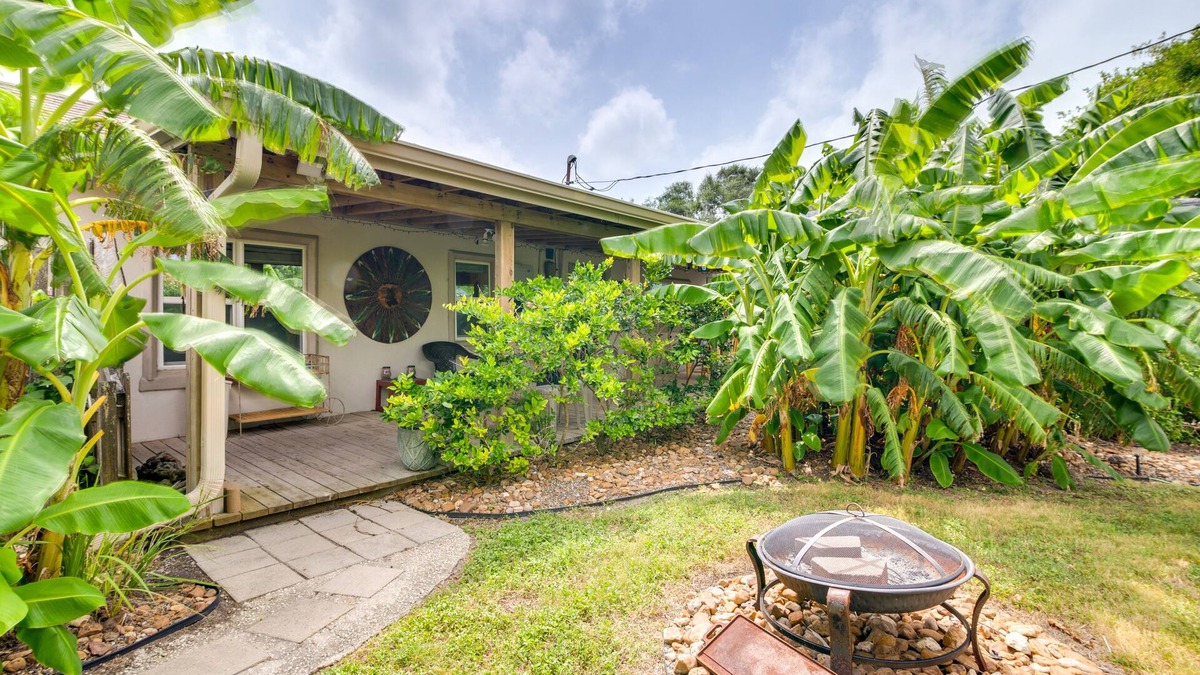 Port Isabel Cottage | Deck, Fire Pit & Grill: Port Isabel Home!