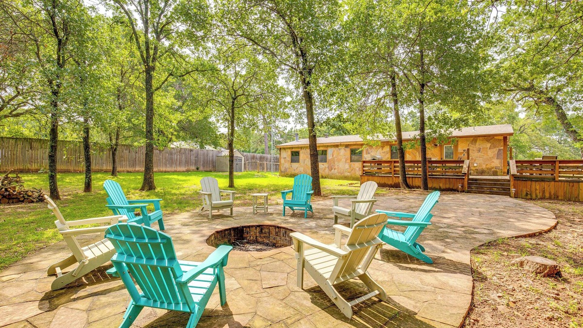 Pottsboro House | Deck & Fire Pit: Unique Pottsboro Haven