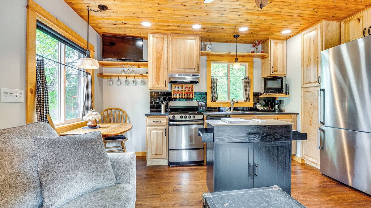 Elk Meadows Cottage | Deck & Fire Pit: Yakima River Retreat in Cle Elum