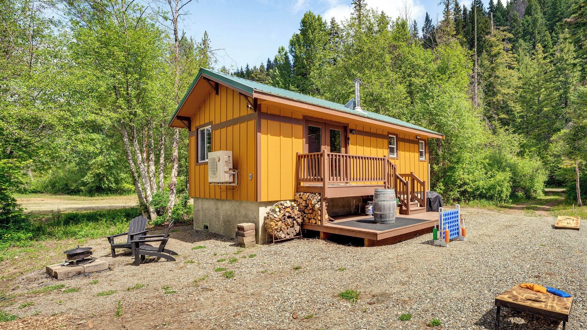 Cle Elum Cabin | Deck & Fire Pit: Yakima River Retreat in Cle Elum