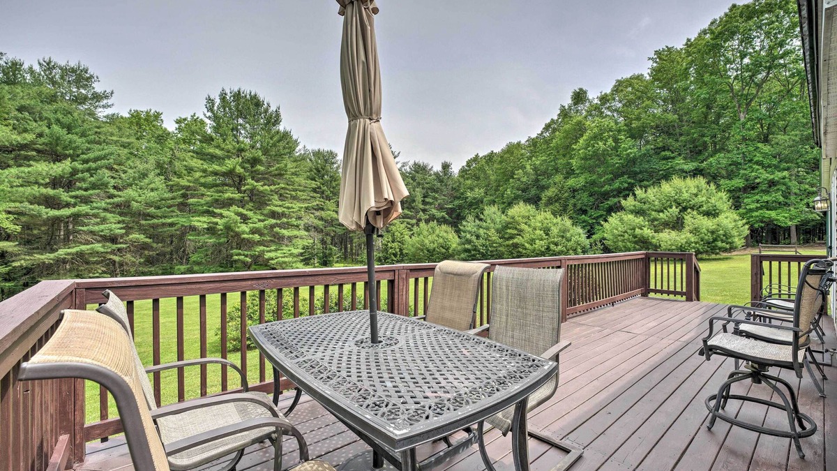 Benezette House | Deck, Fire Pit & Yard: Mountain Escape!