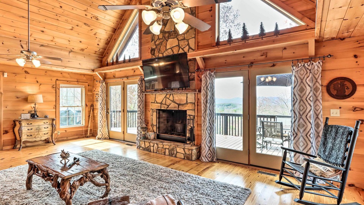Warne Cabin | Deck & Game Room: Blue Ridge Mountain Cabin!