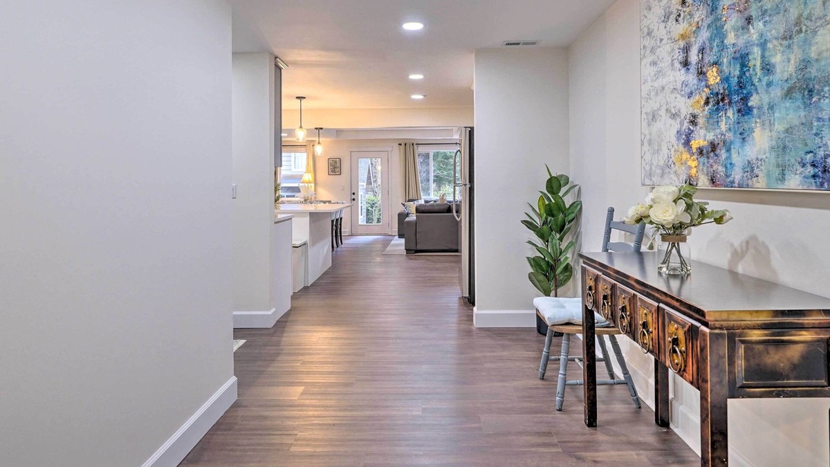 Education Hill Cottage | Deck + Game Room: Redmond Home ~ 17 Mi to Seattle