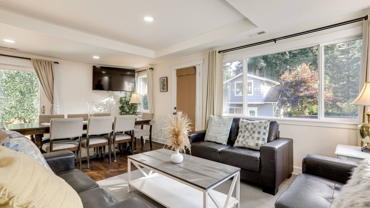 Education Hill House | Deck + Game Room: Redmond Home ~ 17 Mi to Seattle