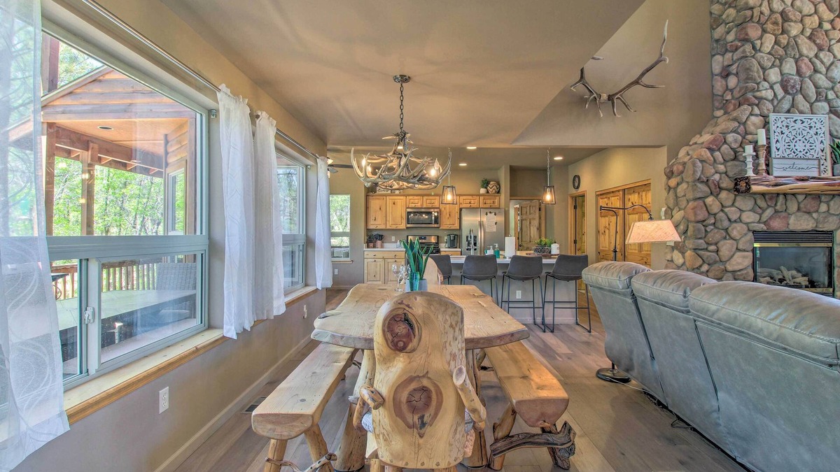Sierra Pines Cottage | Deck, Grill & Fire Pit: Spacious Show Low Hideaway