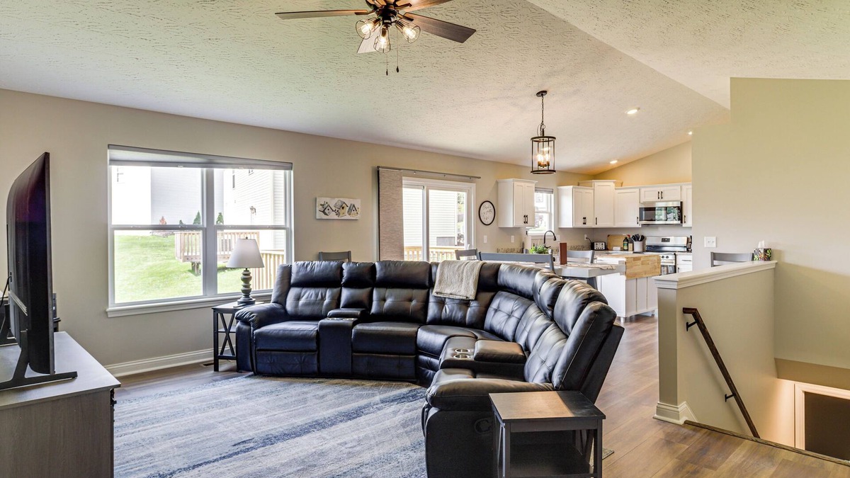 Dry Ridge House | Deck & Outdoor Dining: Family Getaway in Dry Ridge