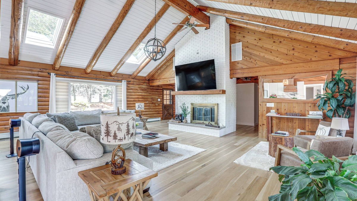 Belle Mead Cabin | Deck, Sauna & Fire Pits: Upscale Belle Mead Cabin